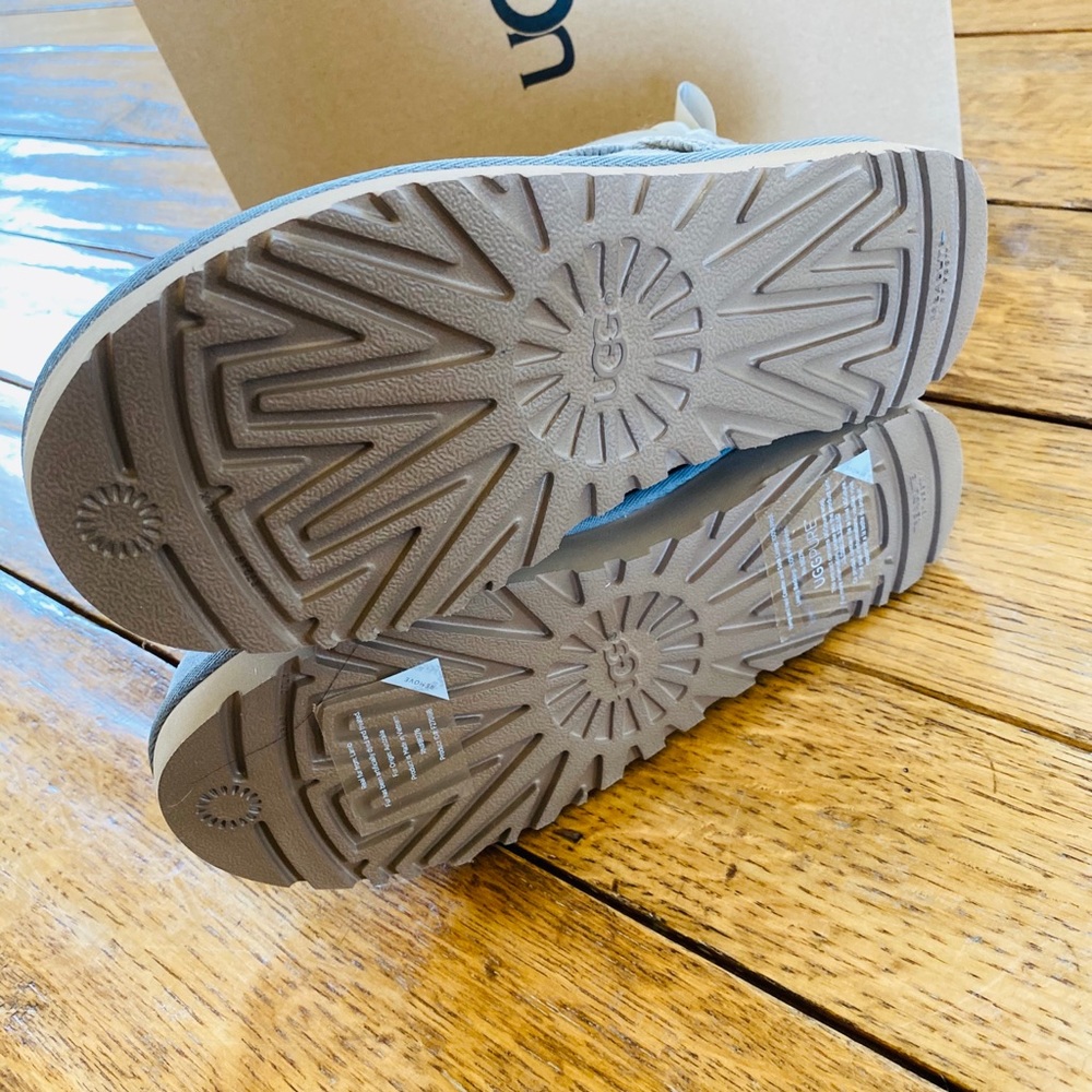 NIB UGG Women’s w dixi flora perforated boots - Picture 5 of 12